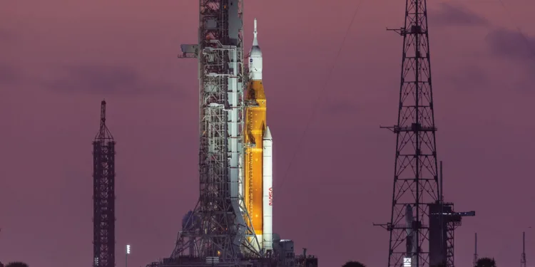 SLS NASA Plataforma 39B Artemisa II Luna