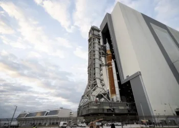 Traslado a plataforma SLS NASA Luna