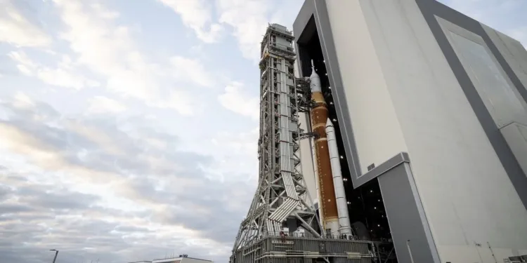 Traslado a plataforma SLS NASA Luna