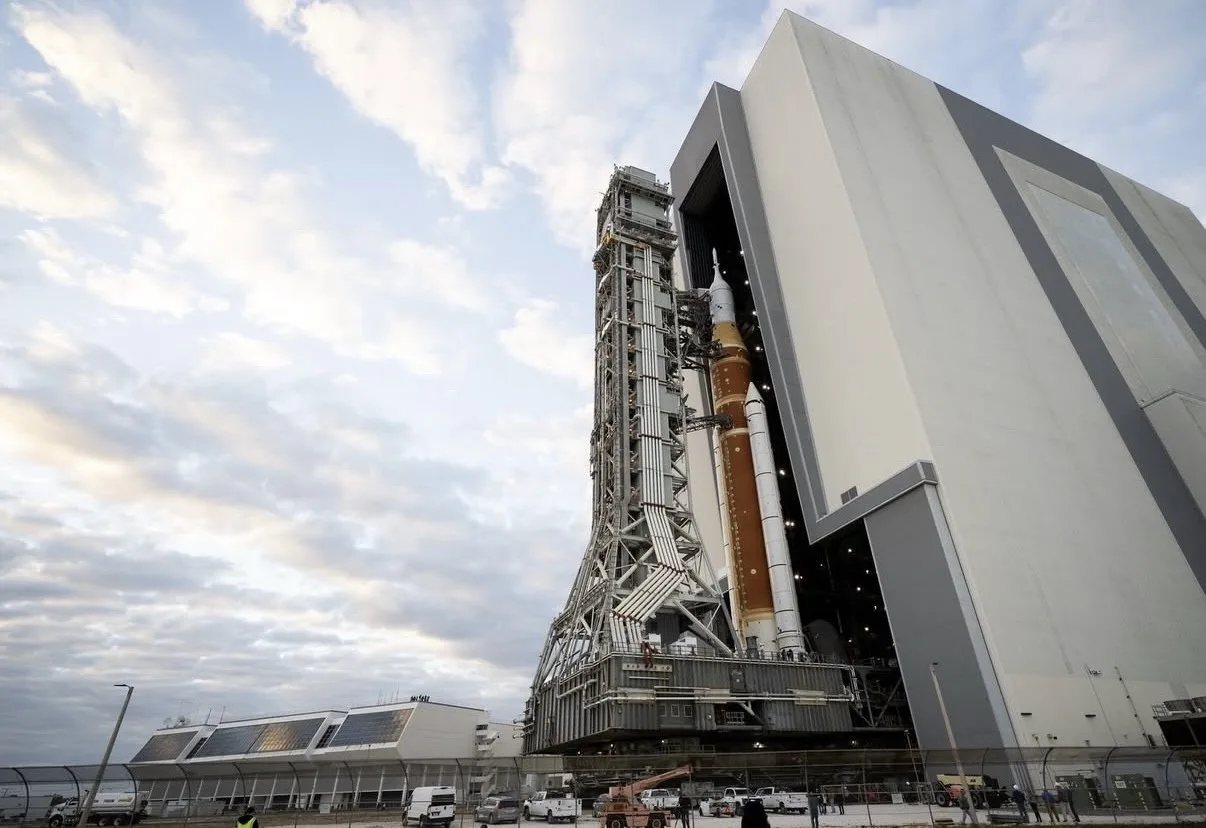 Traslado a plataforma SLS NASA Luna