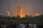 El Long March 8A despega desde Hainan. El lanzador está pensado para sostener cadencias altas de misiones a LEO, fundamental para constelaciones tipo Guowang.