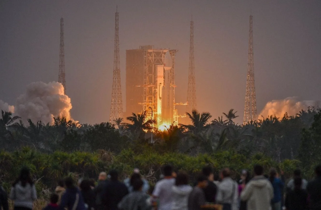 El Long March 8A despega desde Hainan. El lanzador está pensado para sostener cadencias altas de misiones a LEO, fundamental para constelaciones tipo Guowang.