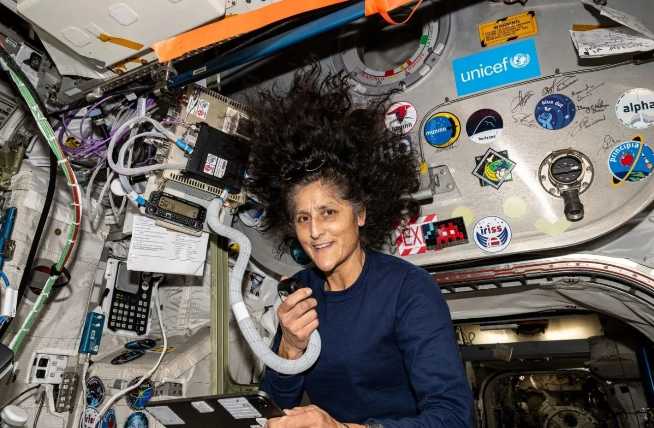 La astronauta Suni Williams se retira de la NASA tras 27 años de trayectoria.