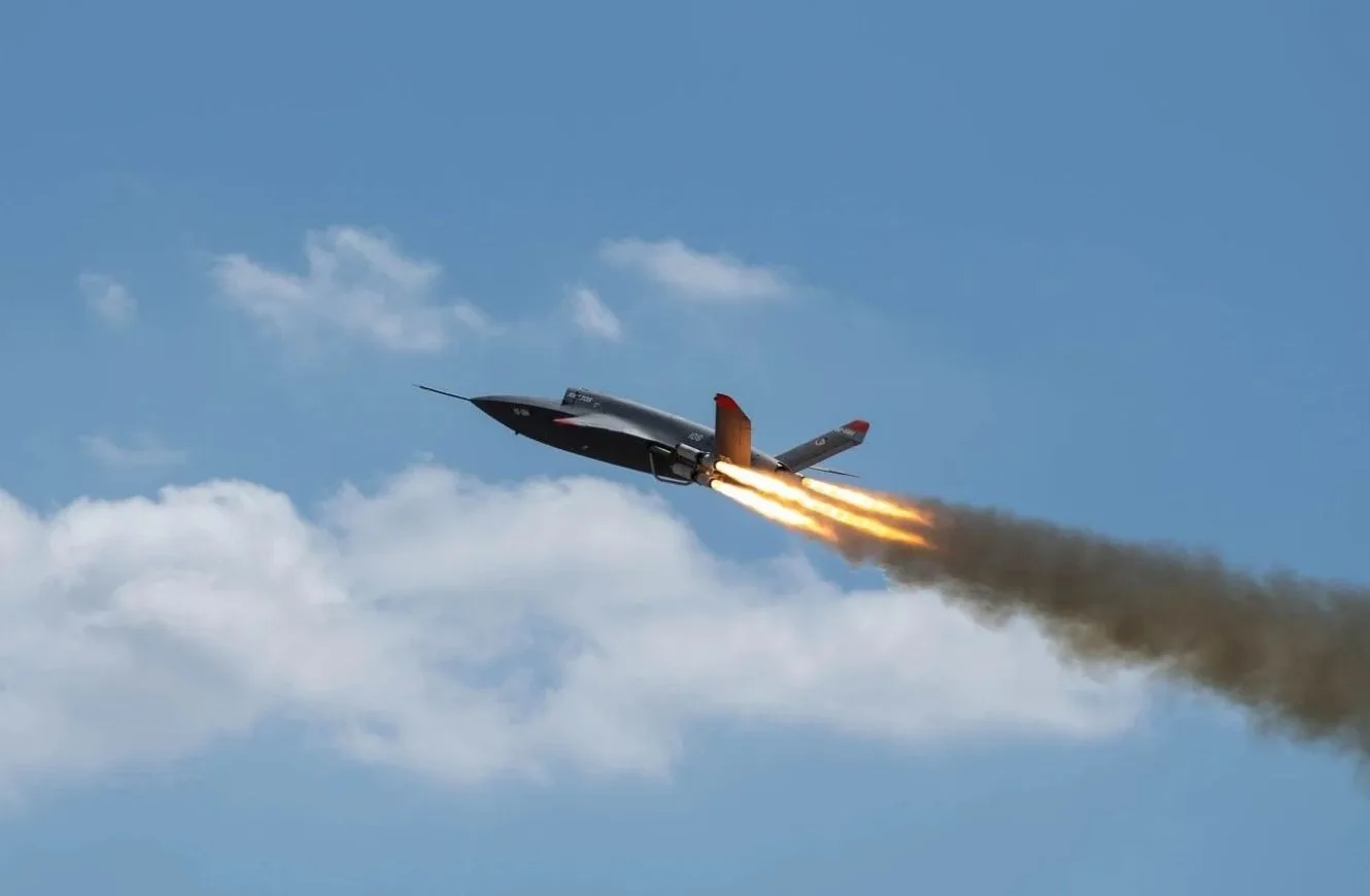 Airbus desarrolla un sistema de misión para facilitar operaciones colaborativas entre Eurofighters alemanes y aviones de combate colaborativos no tripulados. Las pruebas comenzaron con una plataforma UAS de eficacia probada proporcionada por Kratos.