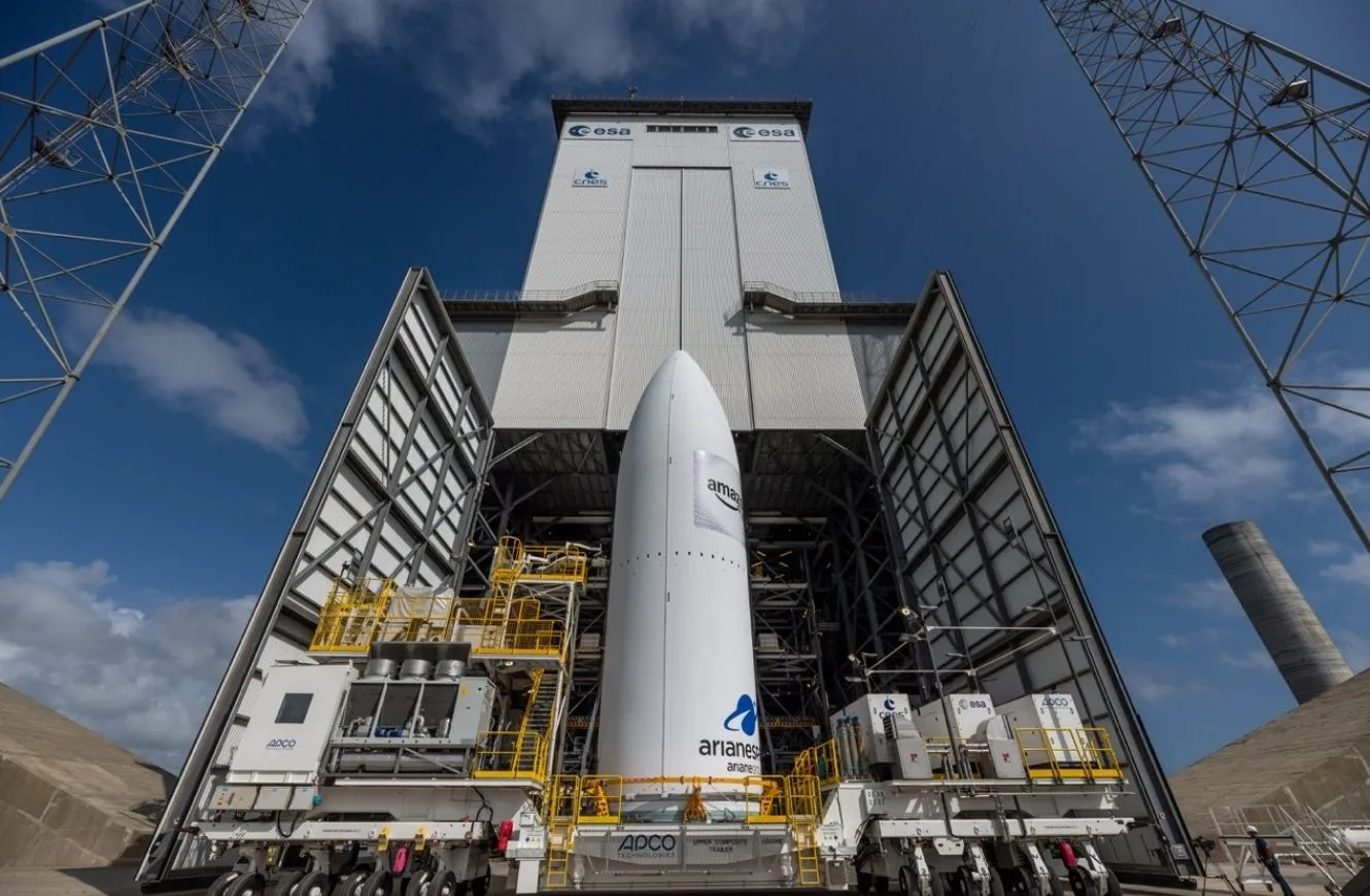 Cofia de Arianespace lista para enviar un nuevo lote de satélites de Amazon Leo al espacio.