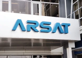 ARSAT es la empresa estatal de telecomunicaciones de Argentina y su rol central es operar infraestructura crítica para que la conectividad llegue a todo el país.
