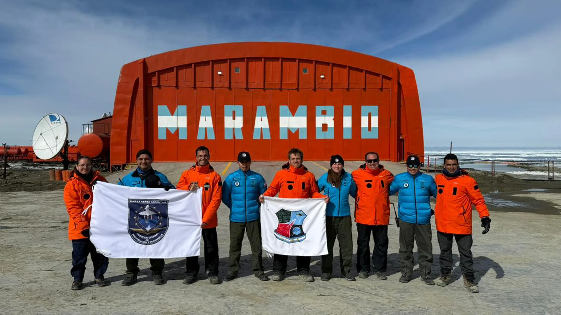 La Fuerza Aérea Argentina (FAA) finalizó el desarrollo e instalación de nodos de recepción en la X Brigada Aérea Río Gallegos y en la Base Conjunta Antártica Marambio. Los trabajos fueron realizados por el personal calificado de la Dirección General de Investigación y Desarrollo de la FAA correspondiente al Centro de Investigación y Desarrollo de Tecnologías Aeronáuticas (CITeA).