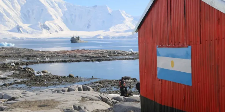 La Dirección General de Investigación y Desarrollo instaló un sistema de receptores en la Patagonia y Antártida Argentina.