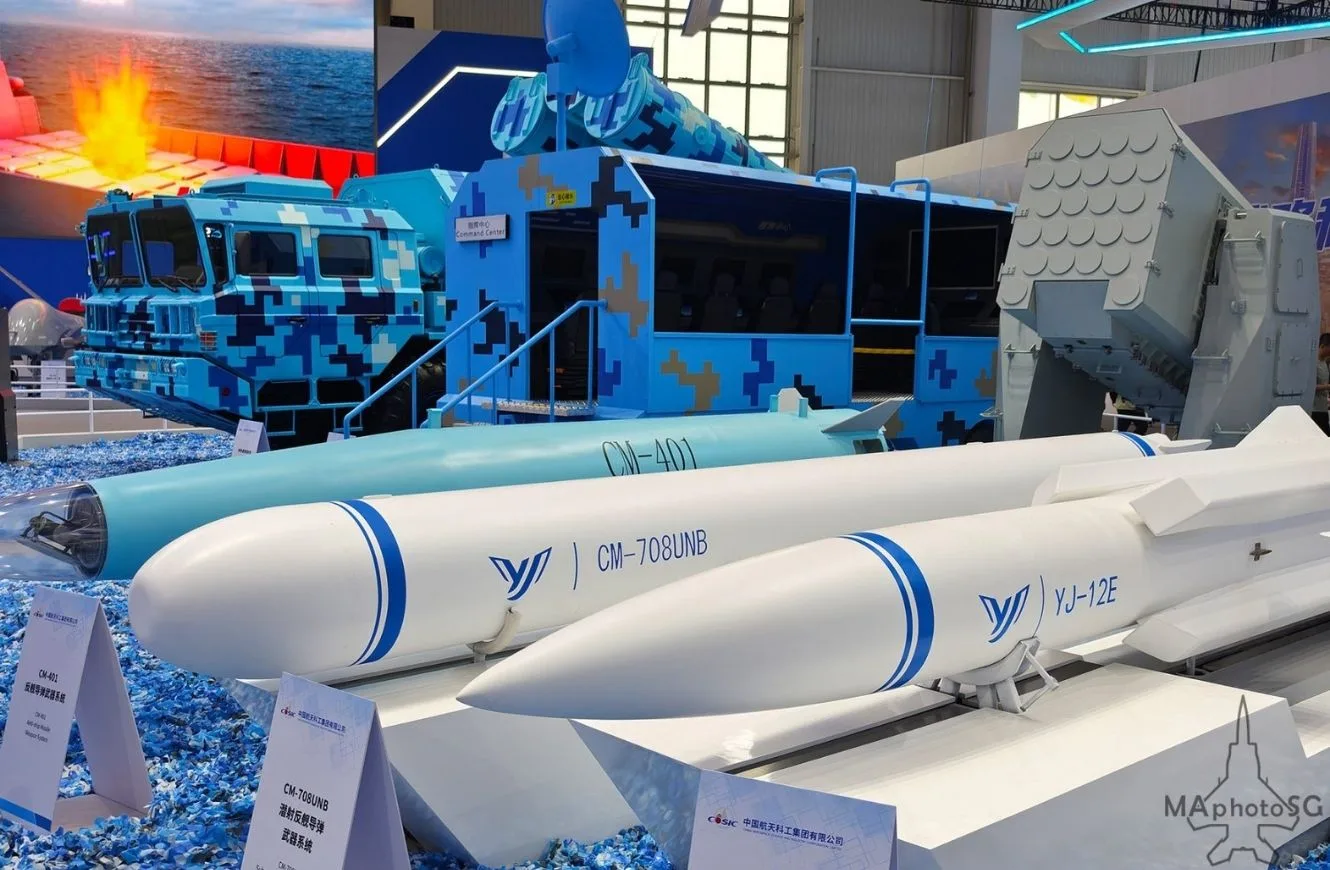 Misiles antibuque CM-401, CM-708UNB y YJ-12E con su lanzador costero en el Airshow China 2024.
