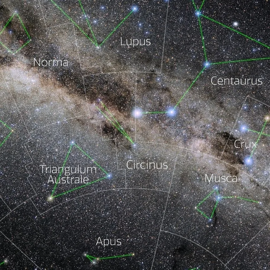 Imagen de la constelación de Circinus con anotaciones de la IAU y Sky & Telescope.