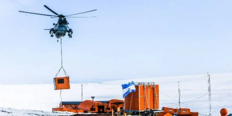CONAE construye una estación terrena en la Base Belgrano II y amplía su red satelital en la Antártida.
