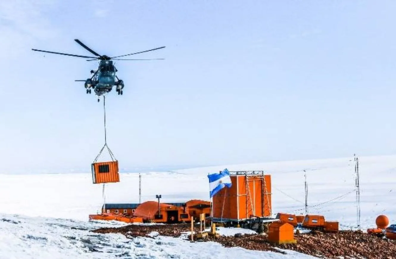 CONAE construye una estación terrena en la Base Belgrano II y amplía su red satelital en la Antártida.