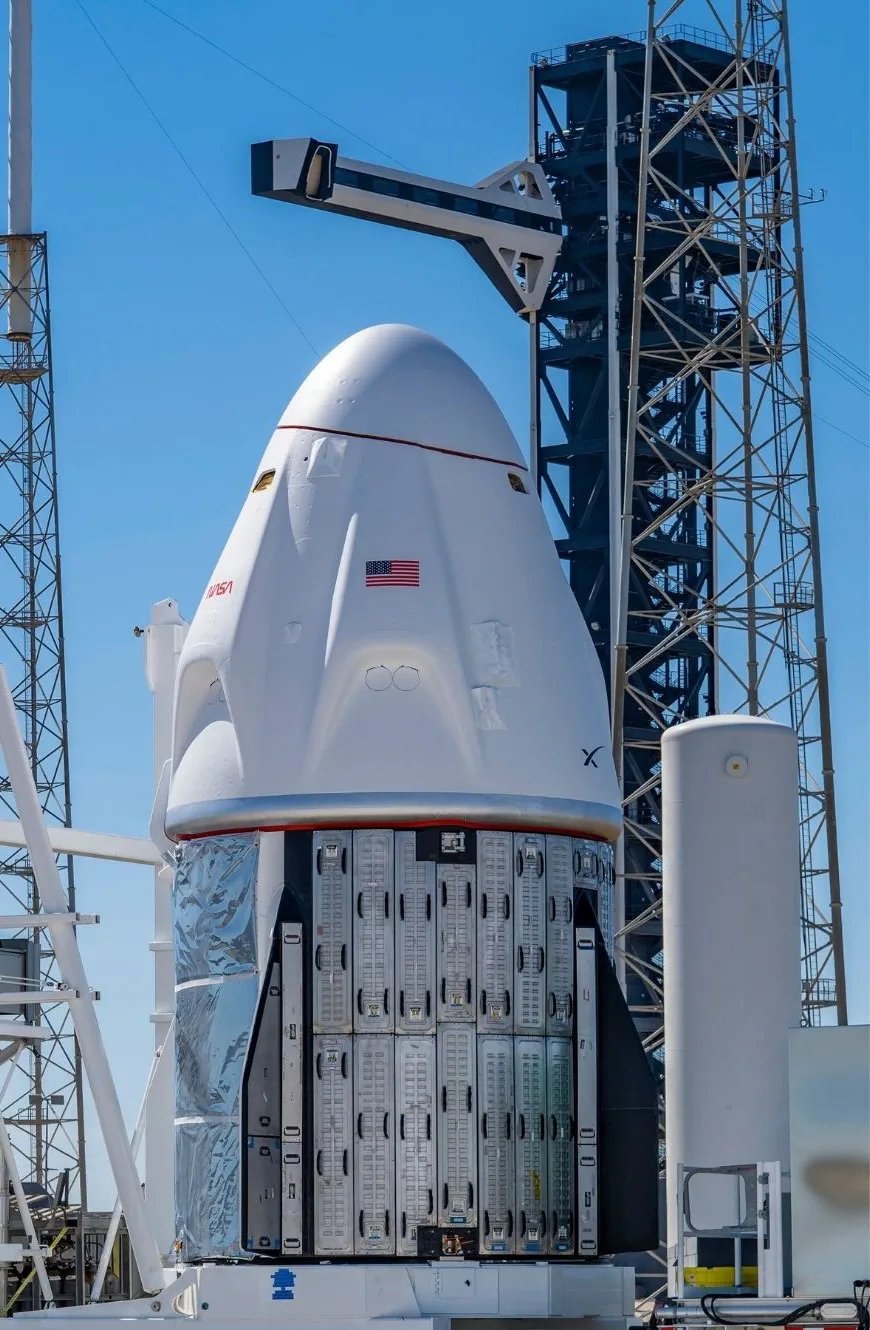 Imágen de la cápsula Crew Dragon. Crédito: SpaceX. Starfall SpaceX