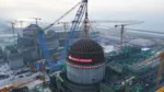 China instala el domo del reactor 1 de Xudapu y acelera su gran apuesta nuclear en el noreste.