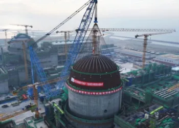 China instala el domo del reactor 1 de Xudapu y acelera su gran apuesta nuclear en el noreste.
