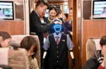 China empezó a emplear “azafatas robot” en trenes bala.