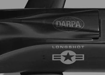 DARPA avanza con su programa LongShot, de drones autónomos de combate que se lanzan desde otra aeronave para reducir la exposición de aviones mayores y acercar el punto de disparo.