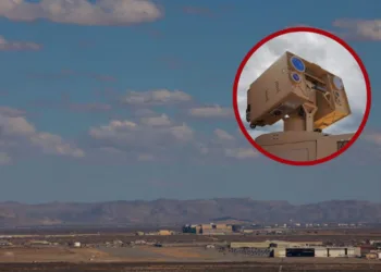 Vista general de la Base Aérea de Fort Bliss, después de que la FAA de EE. UU. levantara el cierre temporal del espacio aéreo sobre El Paso.