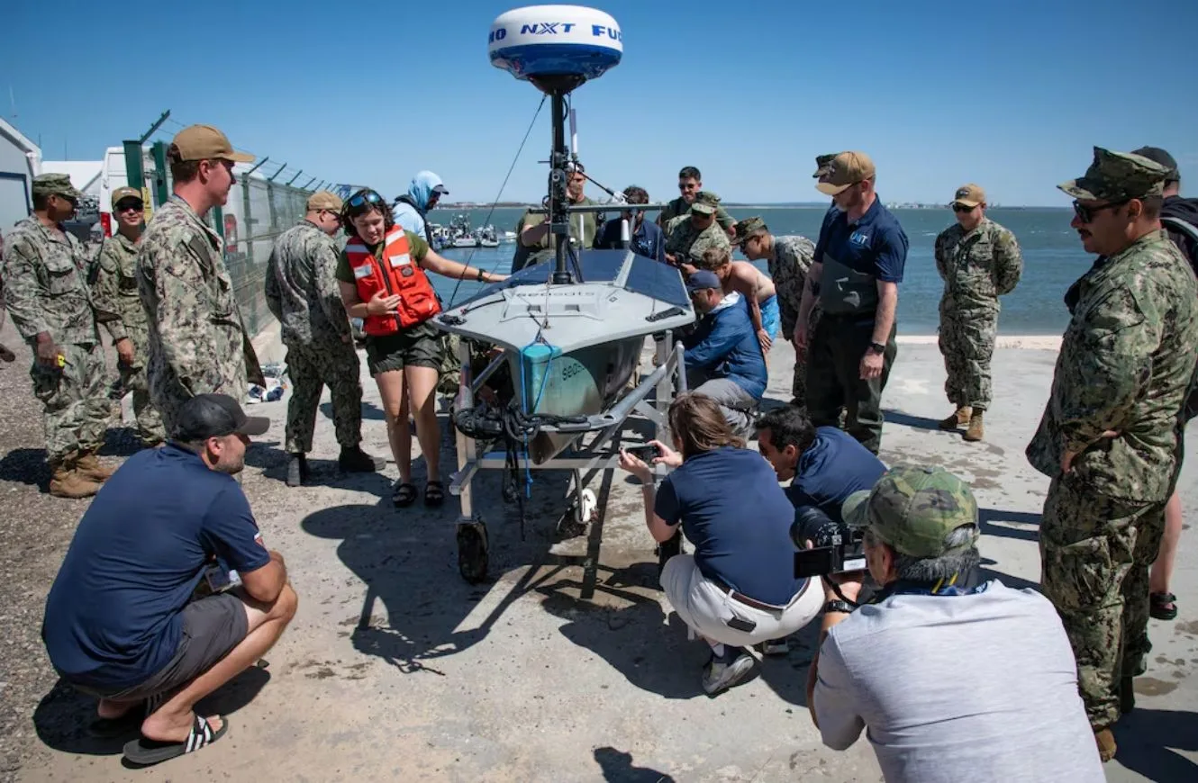 El Centro de Guerra de Información Naval del Atlántico completó la travesía transatlántica más rápida de un buque de superficie no tripulado con un Lightfish.