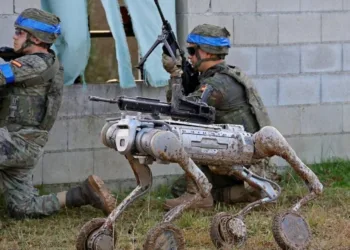 robot cuadrúpedo de Alisys con el Ejército de España