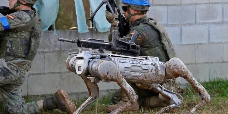 robot cuadrúpedo de Alisys con el Ejército de España