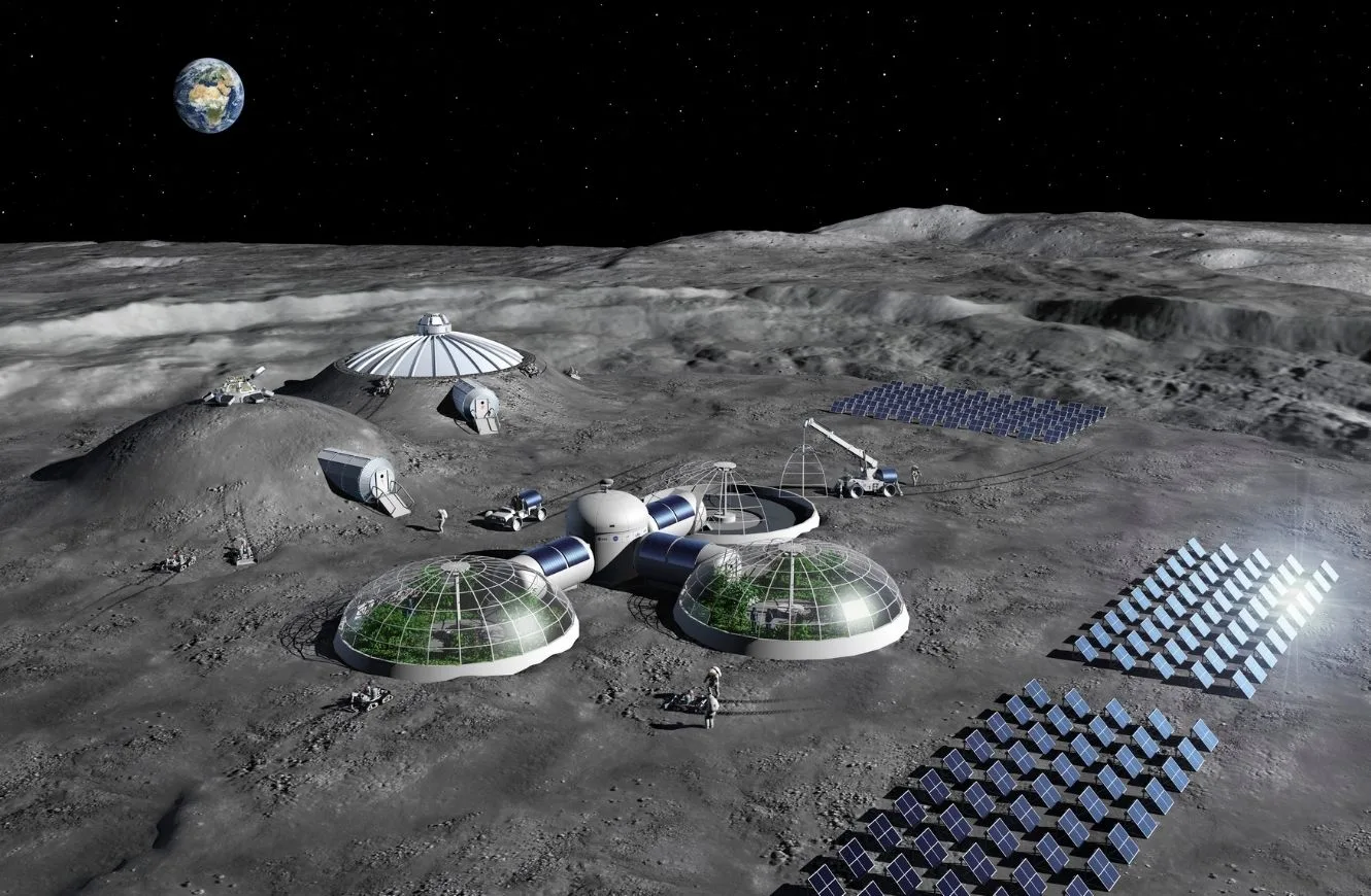 Ilustración de una base lunar con hábitats, invernaderos y grandes campos solares. Este es el tipo de infraestructura que Musk sugiere priorizar para iterar rápido y construir una ciudad autosustentable en la Luna.