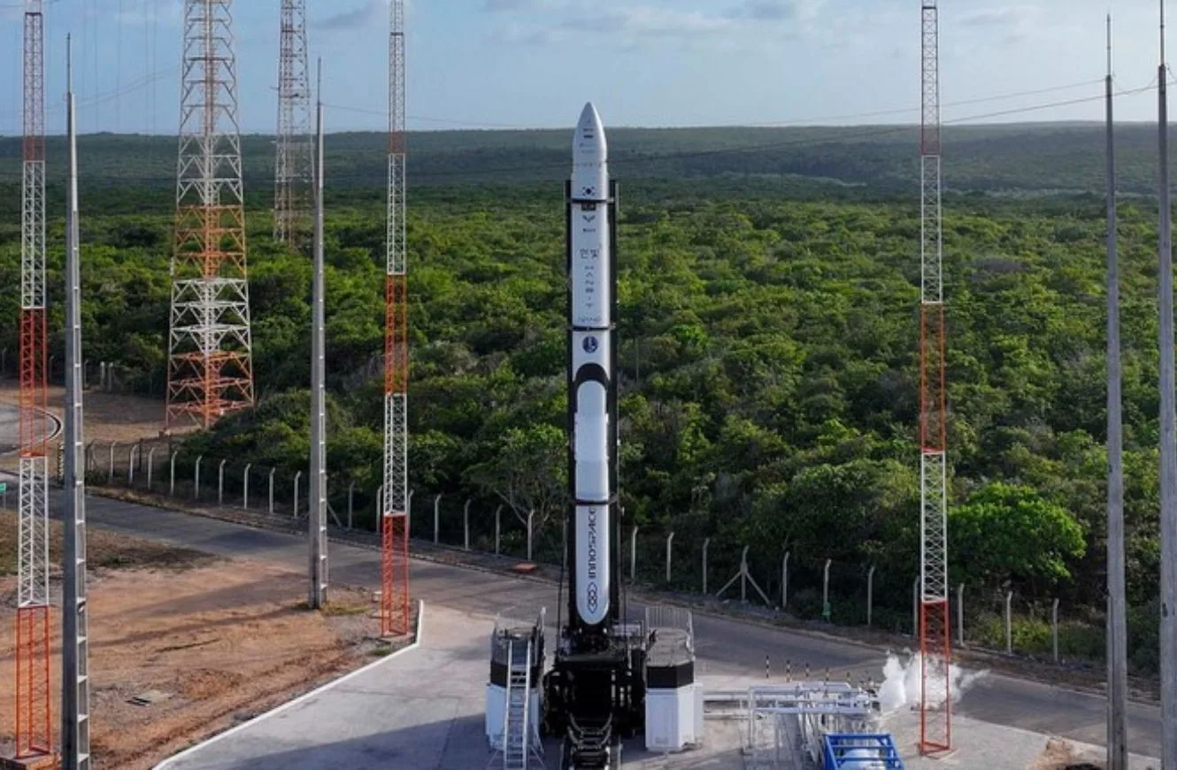El lanzador HANBIT-Nano previo al vuelo fallido en el Centro Espacial de Alcântara, en Brasil.
