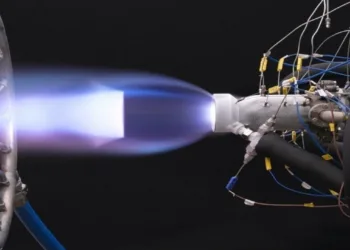 Ensayo de combustión de un motor a metano difundida por Innospace. La empresa está madurando esta línea para etapas superiores y módulos de inserción kick stage.