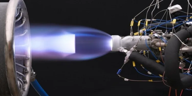 Ensayo de combustión de un motor a metano difundida por Innospace. La empresa está madurando esta línea para etapas superiores y módulos de inserción kick stage.