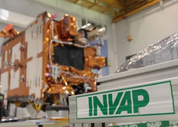 INVAP desarrolló los 8 satélites argentinos de alta complejidad que volaron al espacio, y está desarrollando dos nuevos ejemplares de observación y telecomunicaciones. INVAP fututo satelita