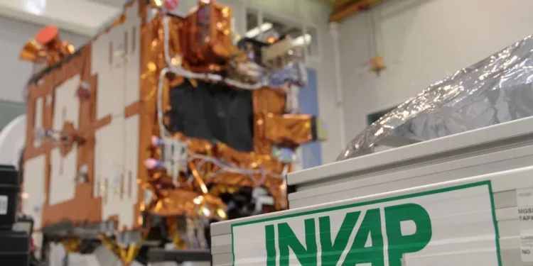 INVAP desarrolló los 8 satélites argentinos de alta complejidad que volaron al espacio, y está desarrollando dos nuevos ejemplares de observación y telecomunicaciones. INVAP fututo satelita