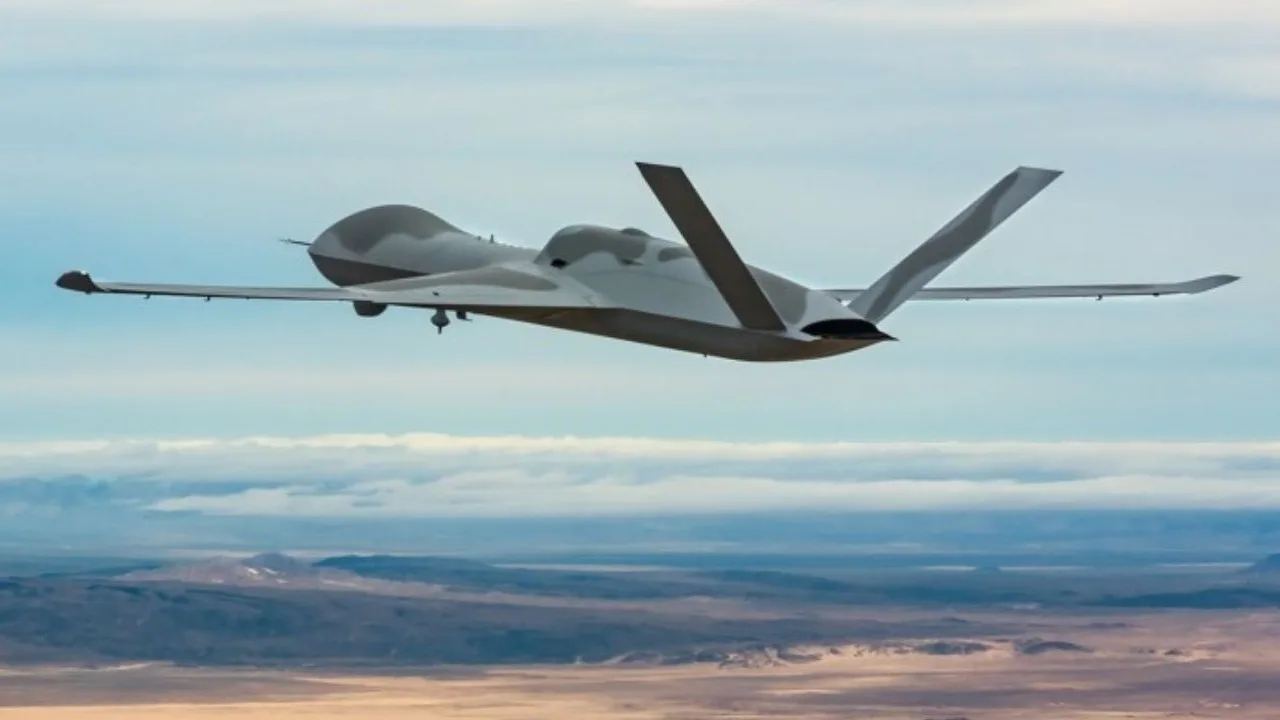 El dron MQ-20 Avenger de General Atomics en vuelo.