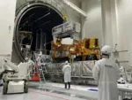 MetOp-SG-B1 entra en la cámara de vacío térmico.
