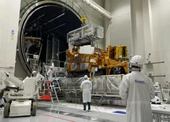 MetOp-SG-B1 entra en la cámara de vacío térmico.