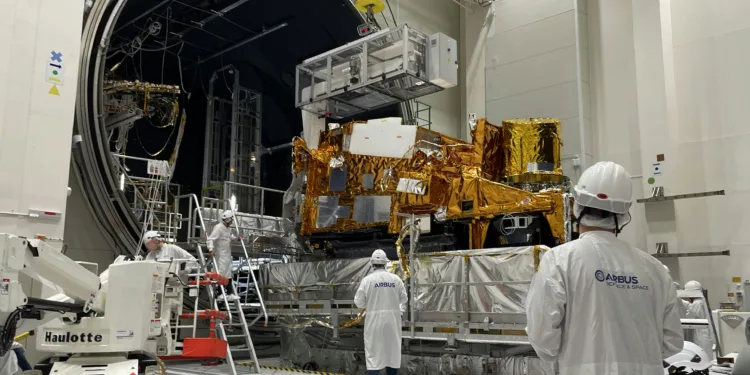 MetOp-SG-B1 entra en la cámara de vacío térmico.