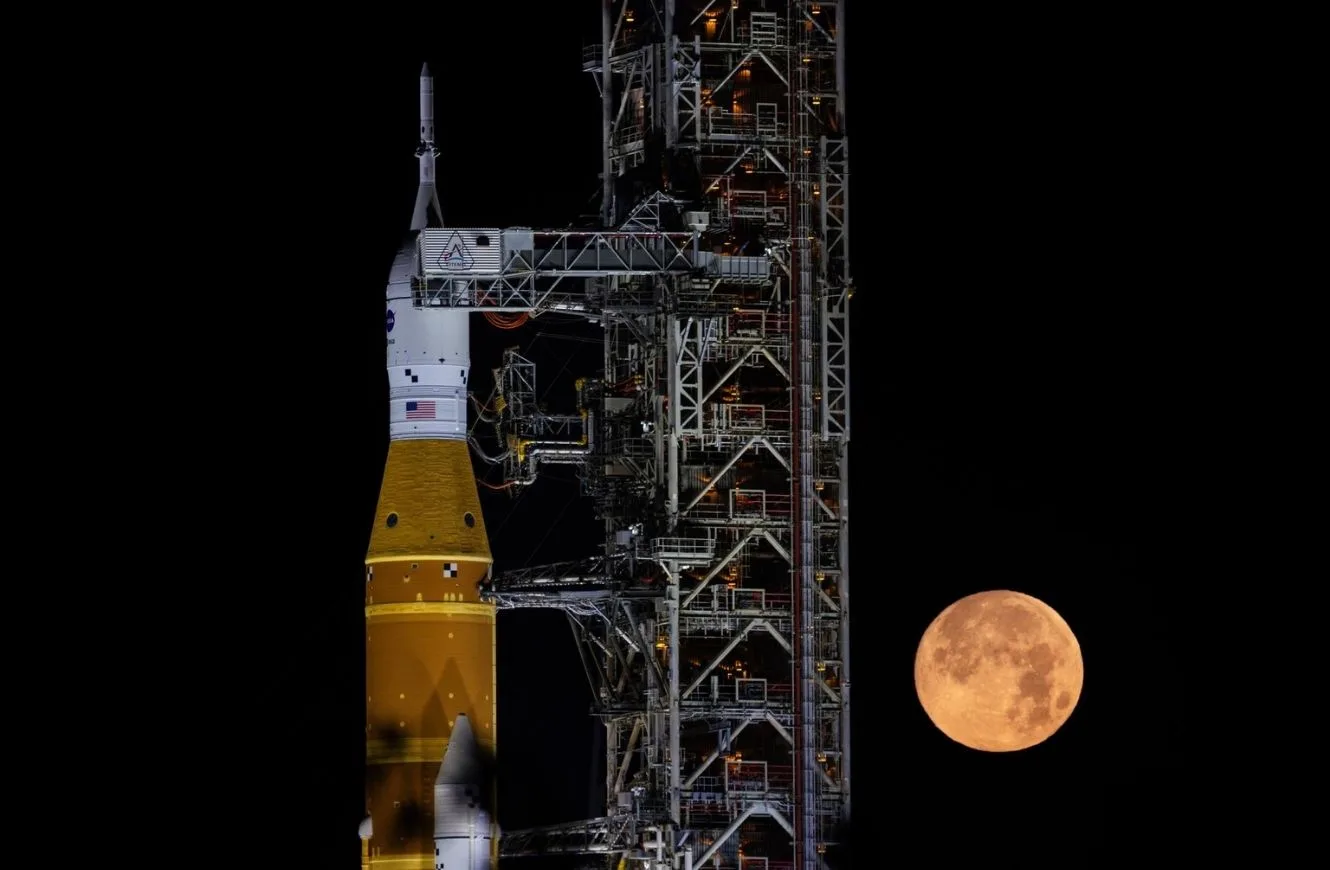 NASA redefine el Programa Artemisa y suma una misión de prueba en órbita terrestre en plena carrera por volver a la Luna. ¿Podrá China llegar primero?