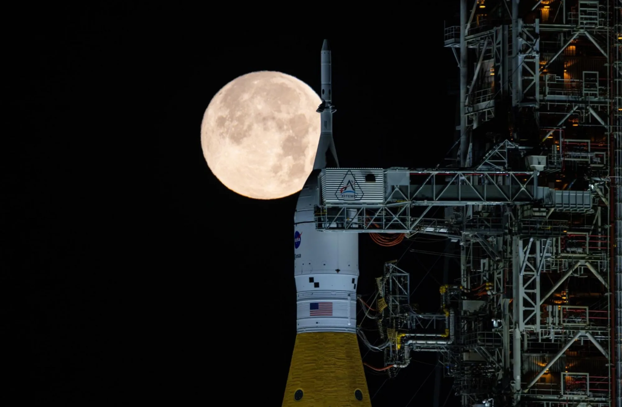 Cuenta regresiva de la NASA para una prueba clave del cohete SLS marca el tramo final hacia Artemisa 2, la primera misión tripulada lunar en más de 50 años.