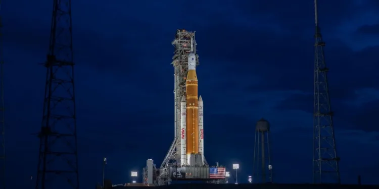 NASA avanza con el segundo wet dress rehearsal del SLS para Artemisa II tras corregir fugas de hidrógeno. Crédito: NASA.