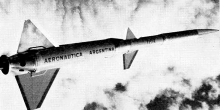 Cohete meteorológico Gamma-Centauro en vuelo.