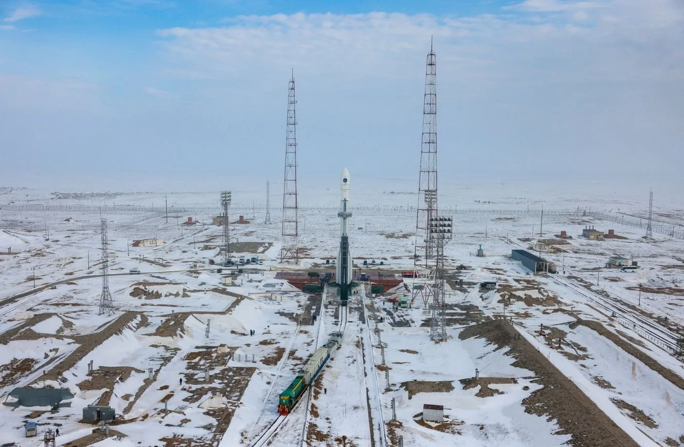 El cohete pesado Proton-M ya se encuentra en la plataforma de lanzamiento en Baikonur, para su regreso al ruedo luego de 3 años sin actividad.