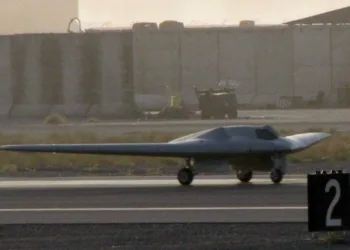 Una de las pocas imágenes nítidas del RQ-170 en rodaje. Su silueta sin cola y fuselaje integrado están pensados para reducir la detectabilidad.