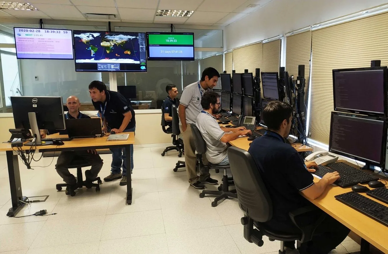 Centro de control y sala de operaciones de SAOCOM, la constelación de observación de la CONAE.