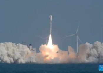 China lanza desde el mar el Smart Dragon 3 y pone en órbita siete satélites en un nuevo guiño a su puerto espacial offshore.