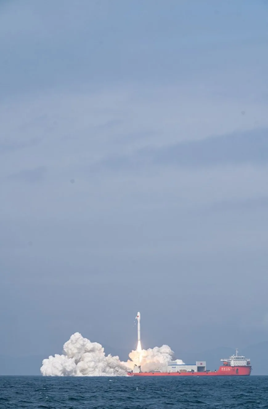 El Smart Dragon 3 despegando desde las costas de Guangdong, en China.