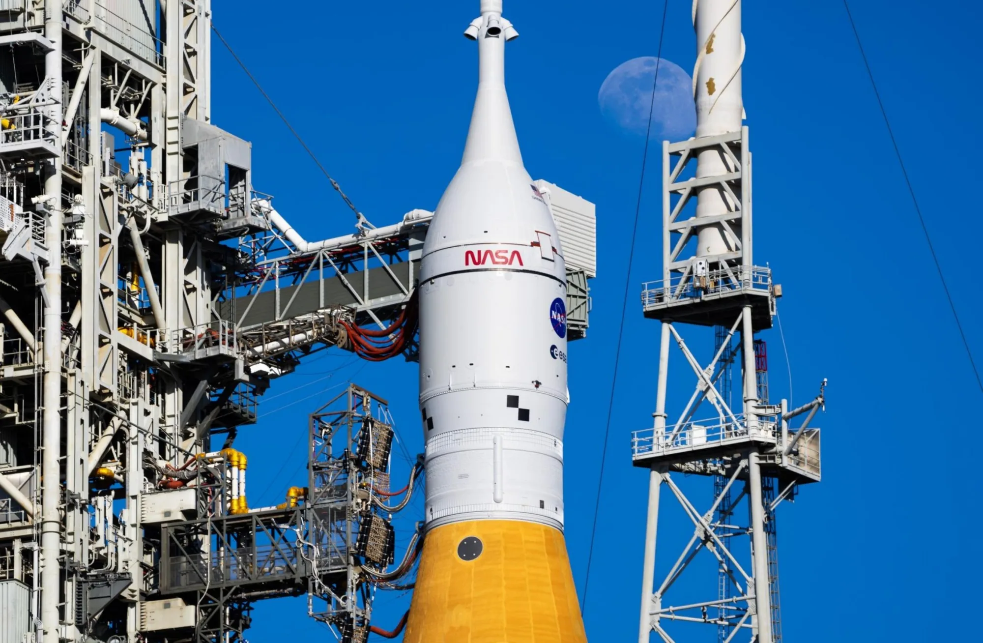 Lorna Evans Artemisa: Imagen del cohete Space Launch System (SLS) de Artemisa II.