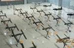 El sistema de operaciones de enjambre de drones Atlas abre el lanzador y despliega drones. Foto: Captura de pantalla del canal militar de CCTV News