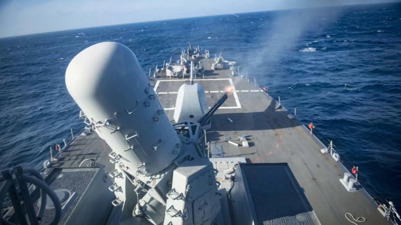 Sistema Phalanx naval de defensa de Raytheon en el que está basado el terrestre C-RAM.