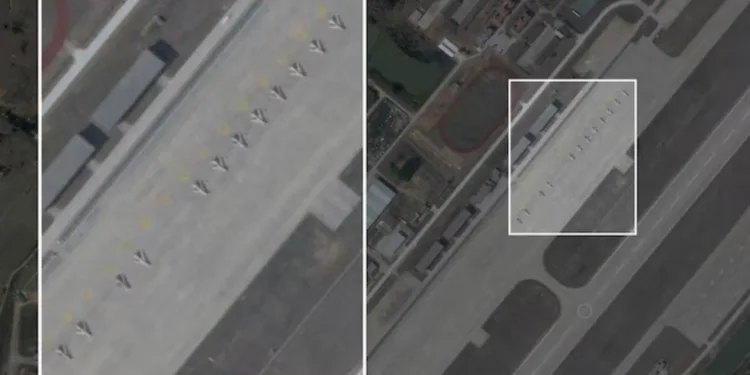 Imagen satelital en la que se observan cazas chinos J-6 convertidos en drones de ataque, alineados junto a la pista de aterrizaje en la base aérea de Longtian, en la provincia de Fujian, el 10 de marzo de 2026.