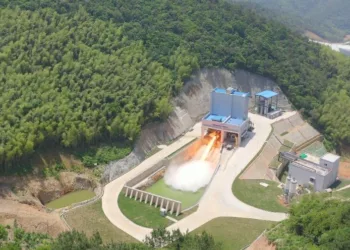 China se prepara para competir con el megacohete Starship de SpaceX: LandSpace ensaya un motor igual al Raptor.