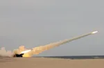Un HIMARS dispara durante el ejercicio Immediate Response (Defender 24) en Ustka, Polonia, el 10 de mayo de 2024.